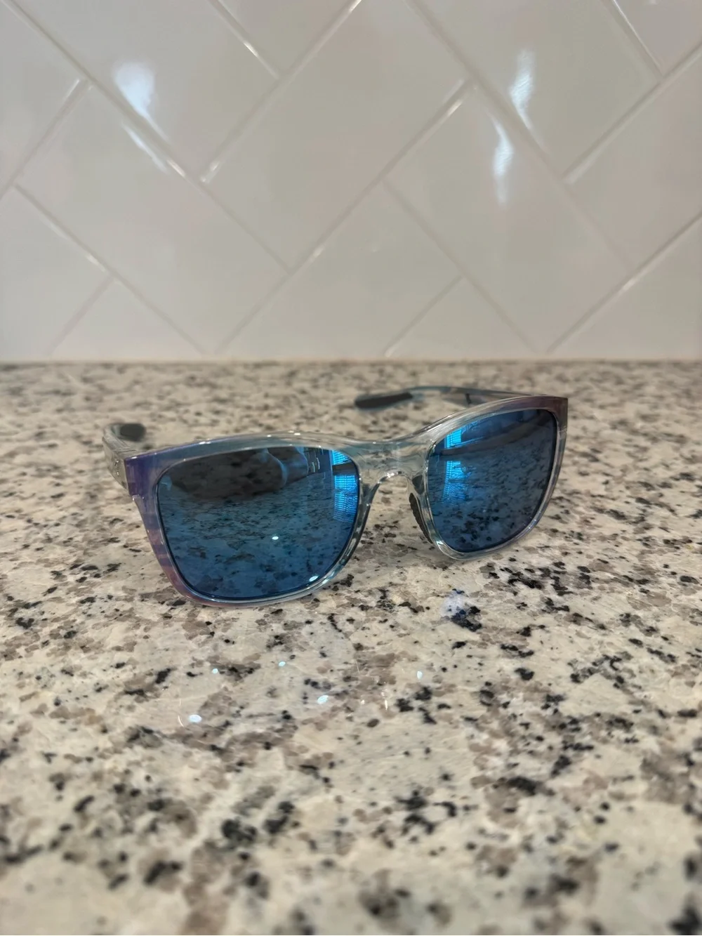 Fin Nor Sunglasses Tilloo Iridescent Pearl Stripe blue lenses excellent